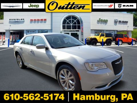 New 2019 CHRYSLER 300 Touring L